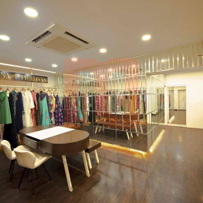 FASHION DESIGNER BOUTIQUE DISPLAY